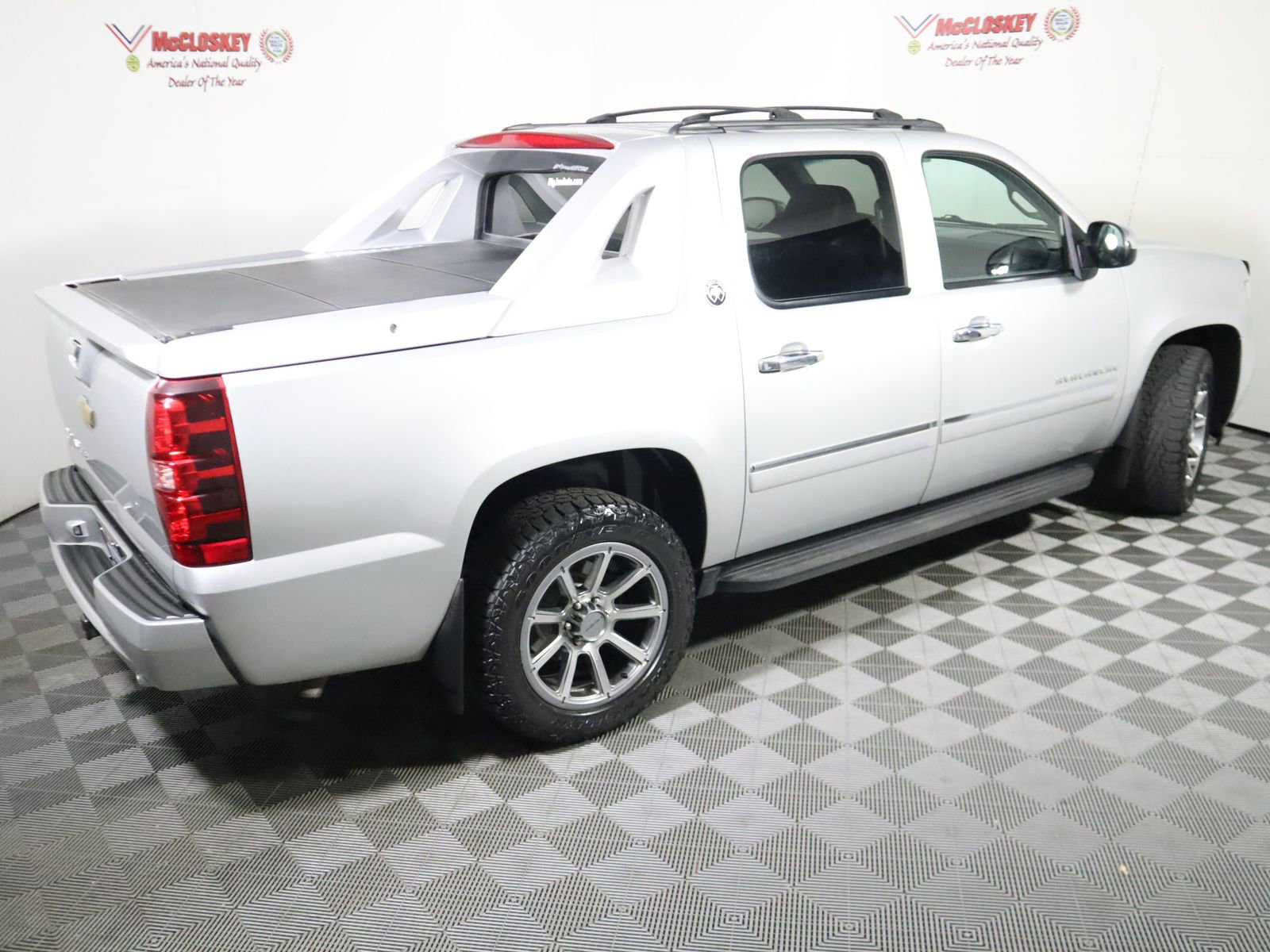 Used 2013 Chevrolet Avalanche LTZ image 4