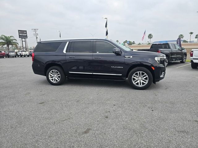 Used 2023 GMC Yukon XL SLT w/ SLT Premium Package image 4