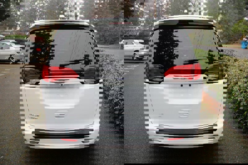 Used 2020 Chrysler Voyager Lxi image 11