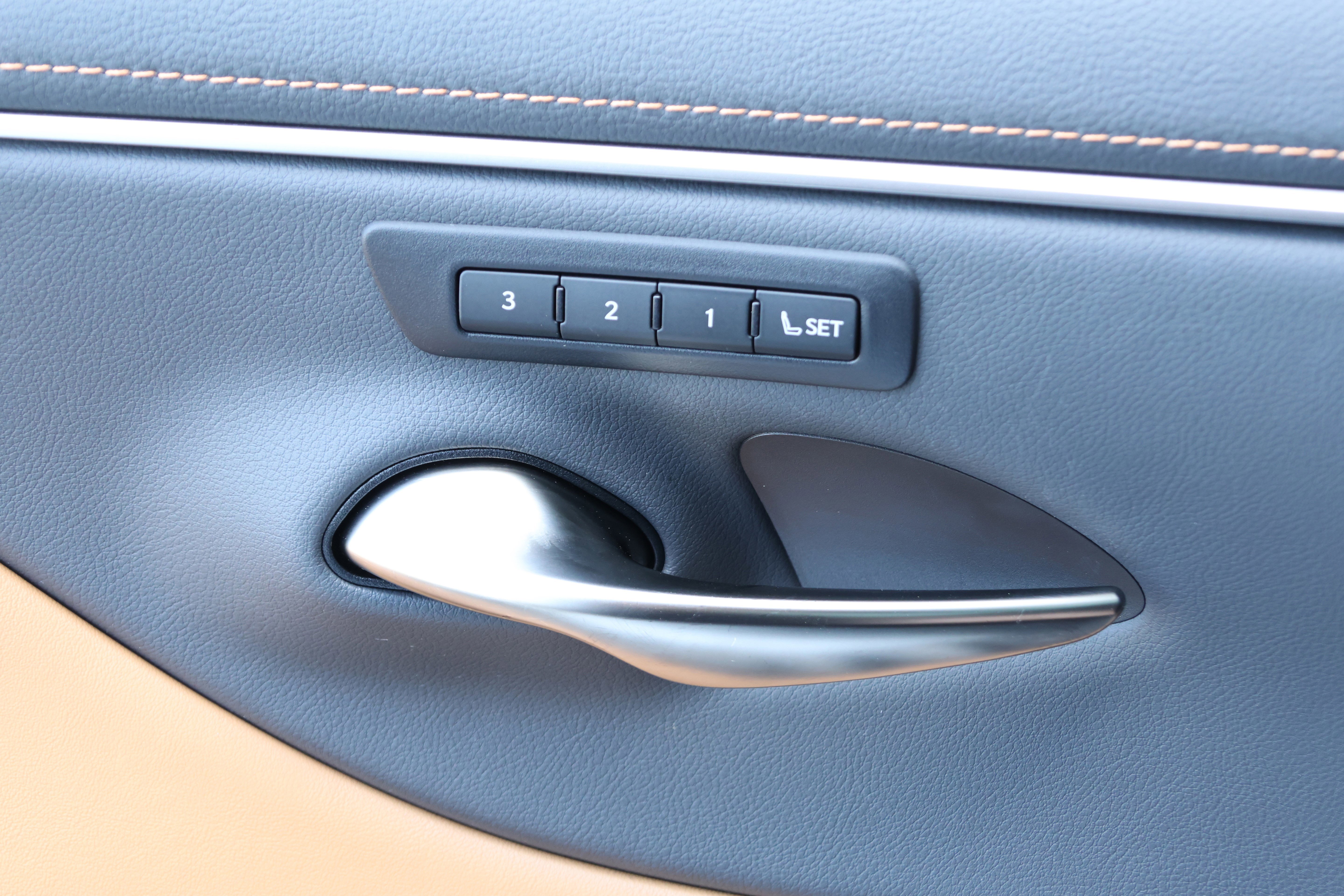 Certified 2025 Lexus ES 350 w/ Premium Package image 13