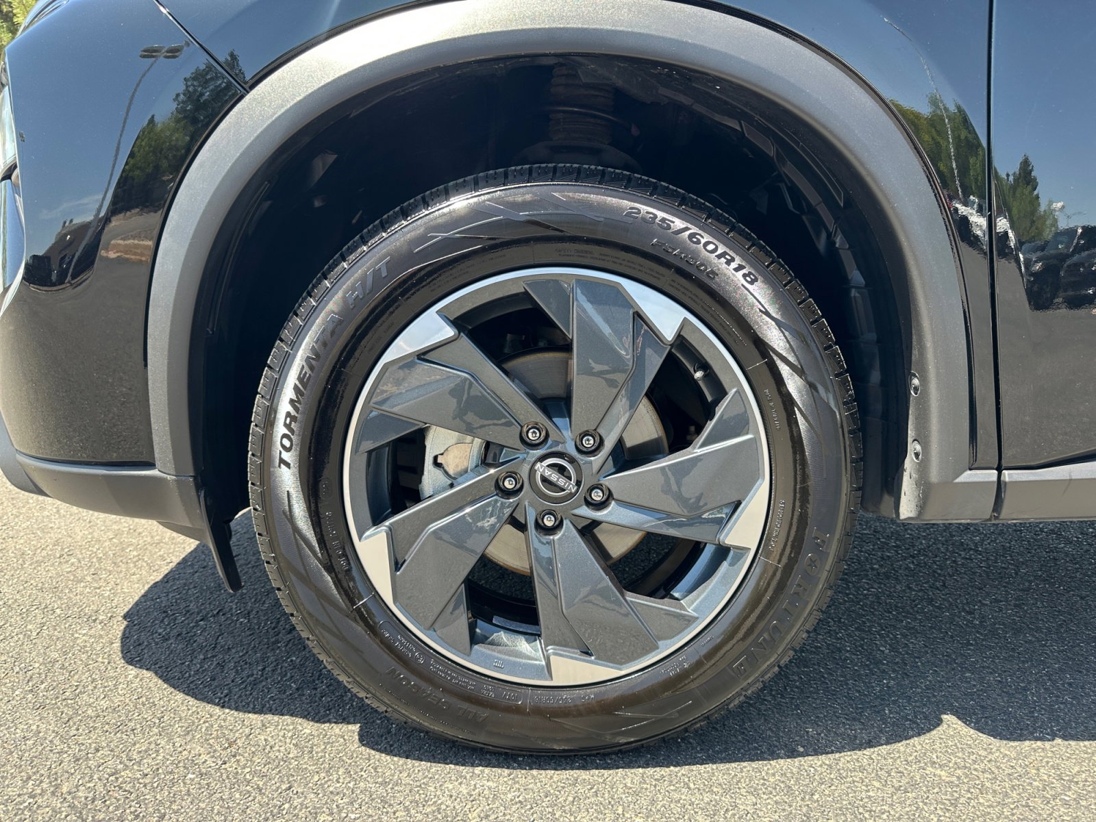 Used 2025 Nissan Rogue SV AWD/4WD image 11