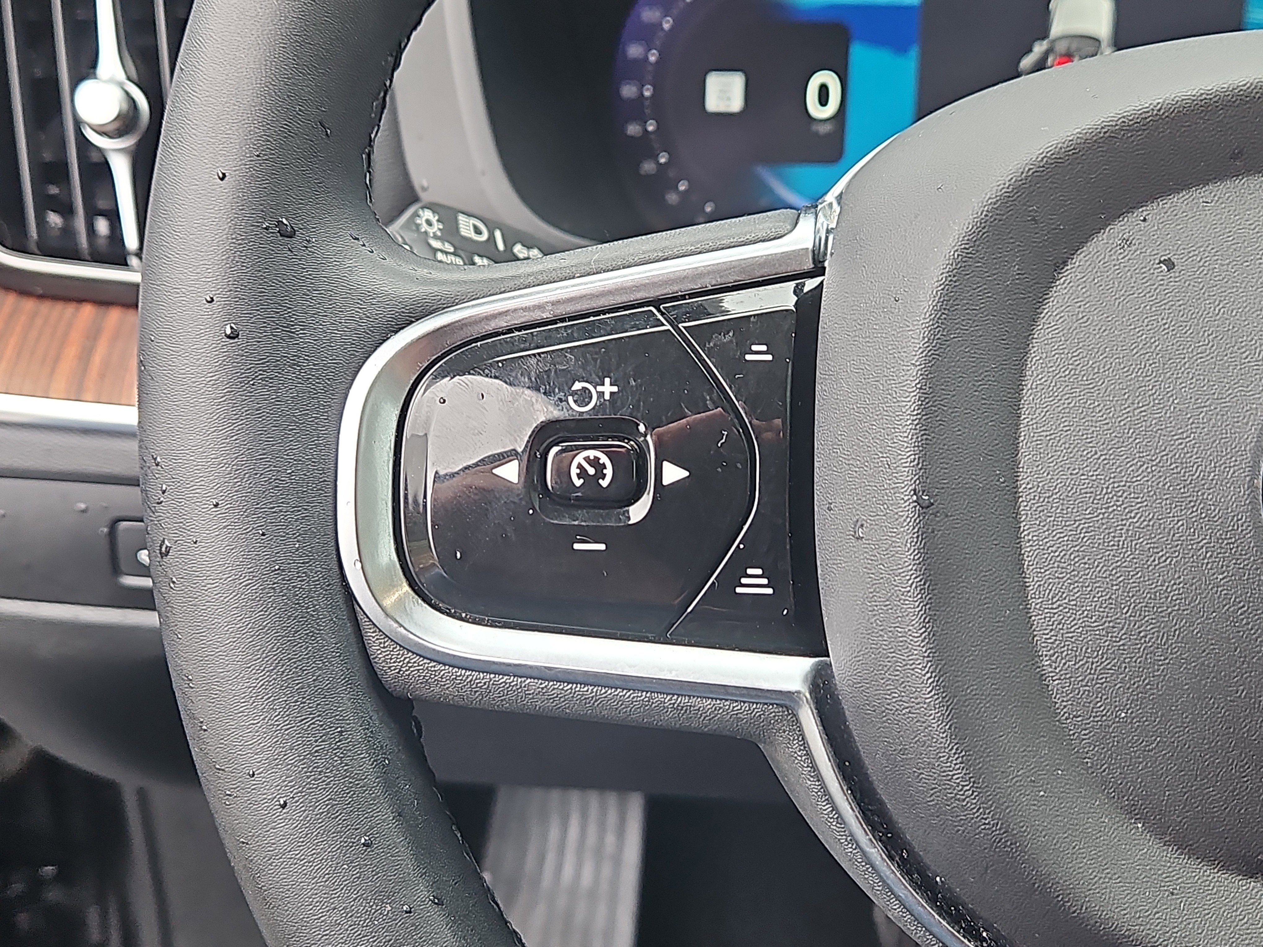 Used 2023 Volvo XC60 B5 Plus w/ Climate Package image 18