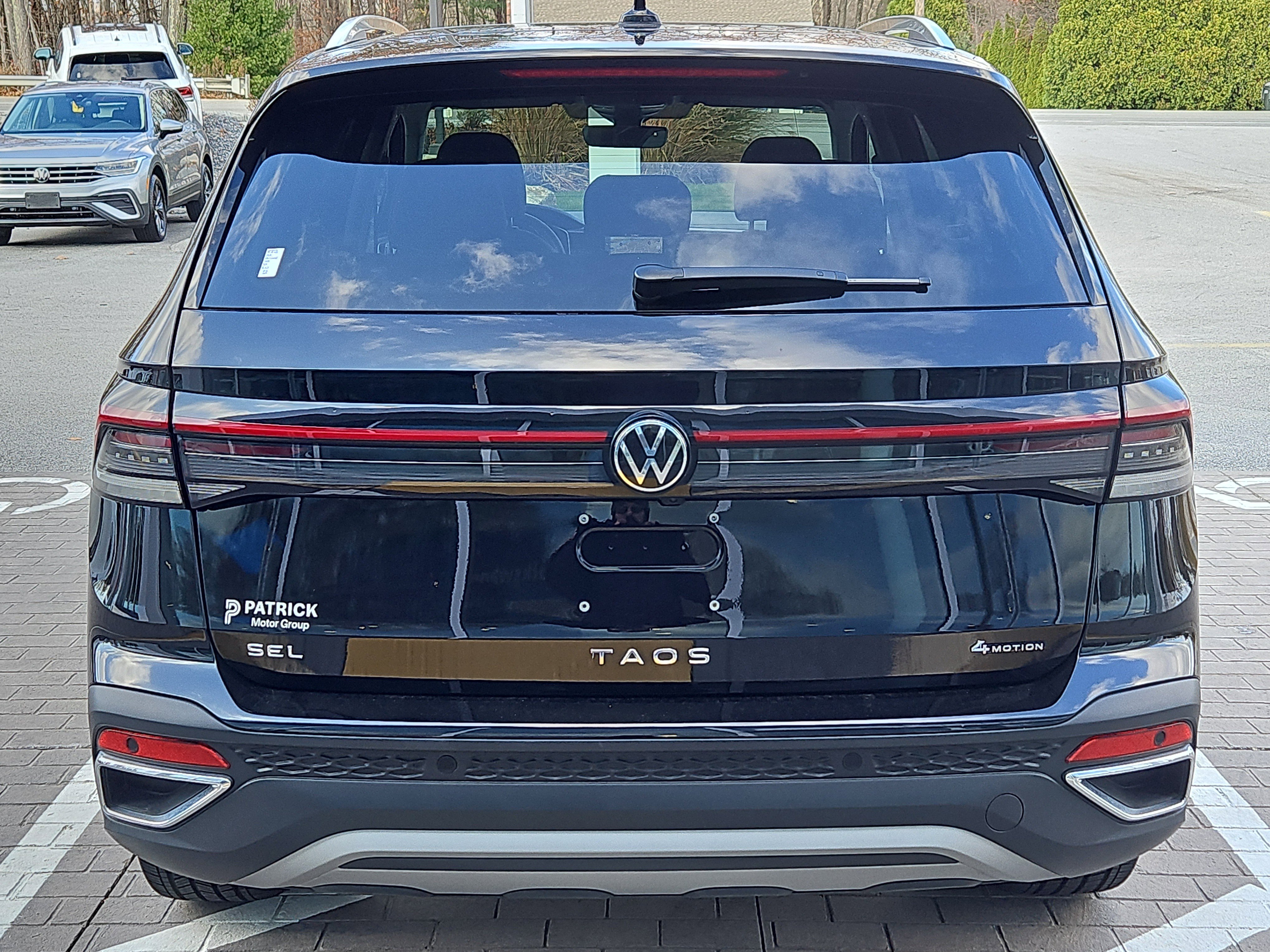 Used 2025 Volkswagen Taos SEL image 28