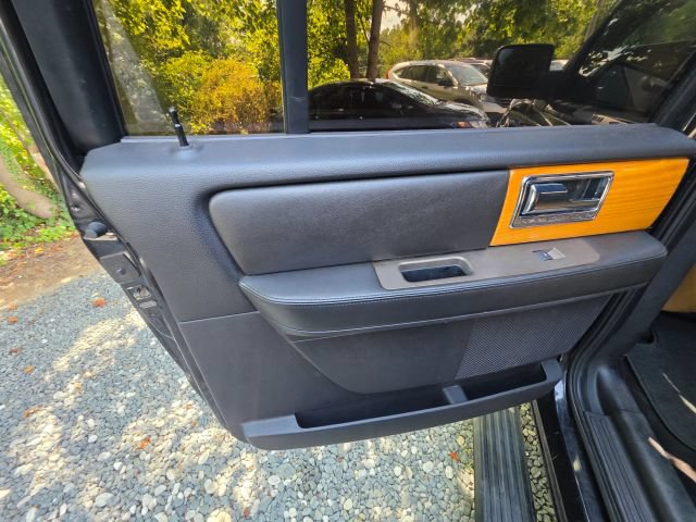 Used 2013 Lincoln Navigator L 2WD image 19
