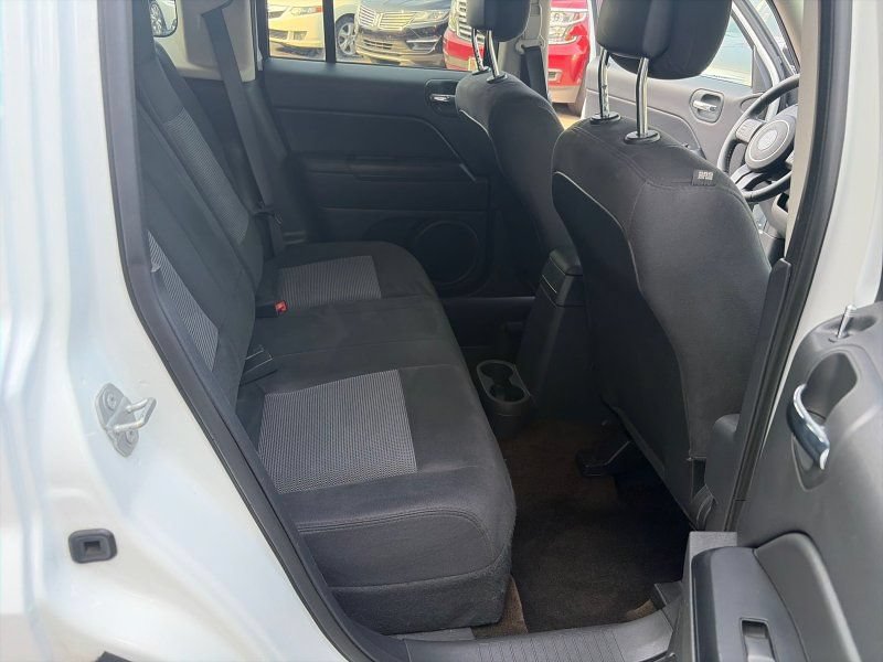 Used 2016 Jeep Patriot Latitude FWD image 15