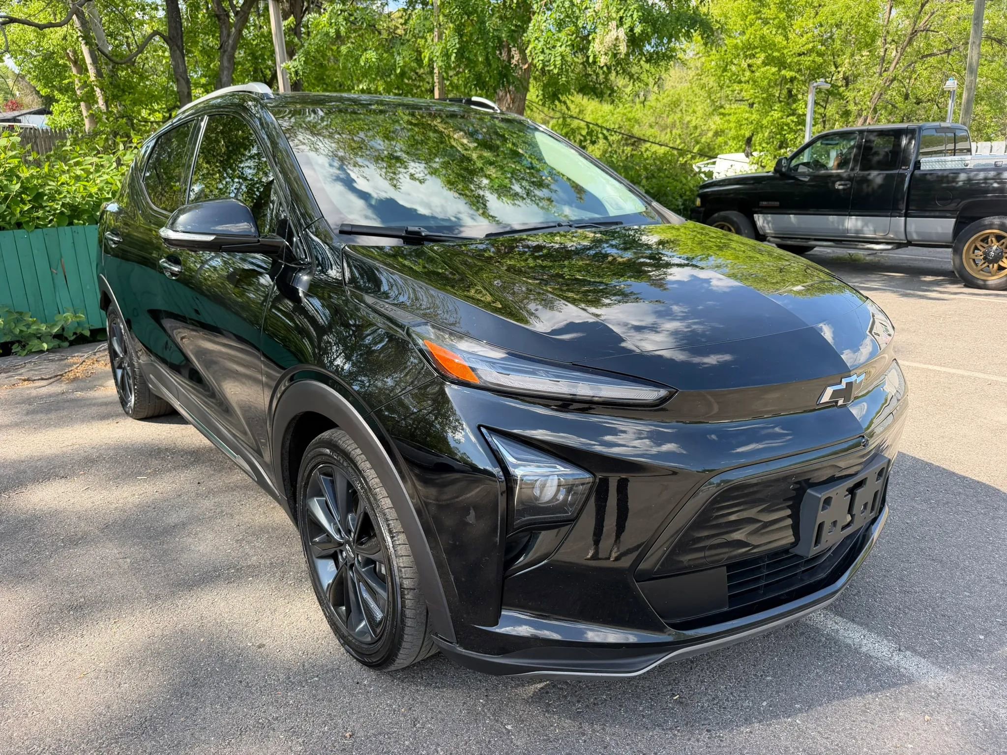 Used 2022 Chevrolet Bolt EUV Premier w/ Launch Edition FWD image 3