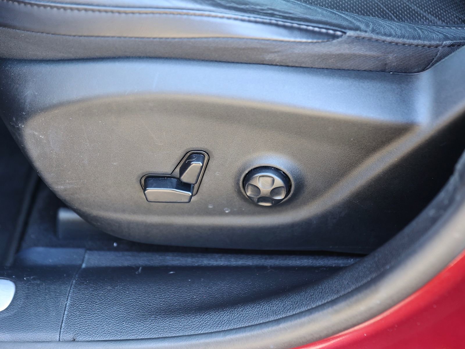 Used 2019 Jeep Cherokee Limited image 21