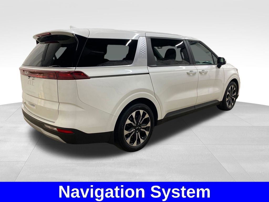 Used 2023 Kia Carnival EX FWD image 4