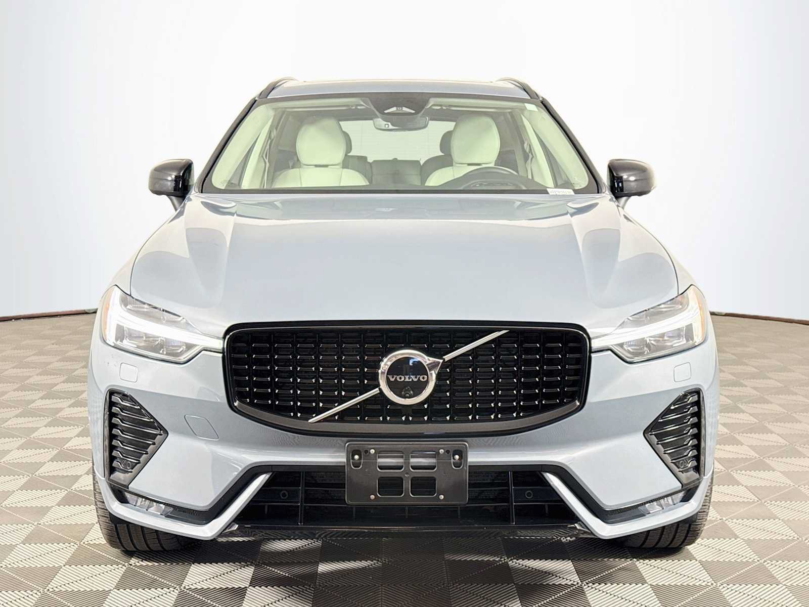 Used 2023 Volvo XC60 B5 Ultimate w/ Climate Package AWD/4WD image 2