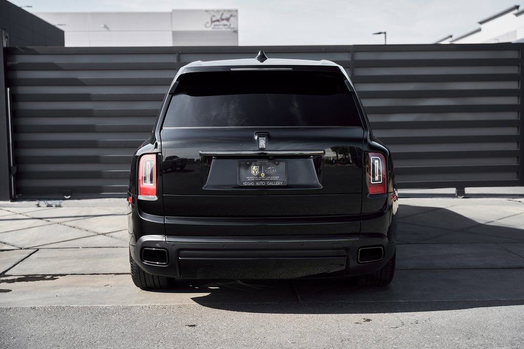 Used 2021 Rolls-Royce Cullinan Black Badge image 18
