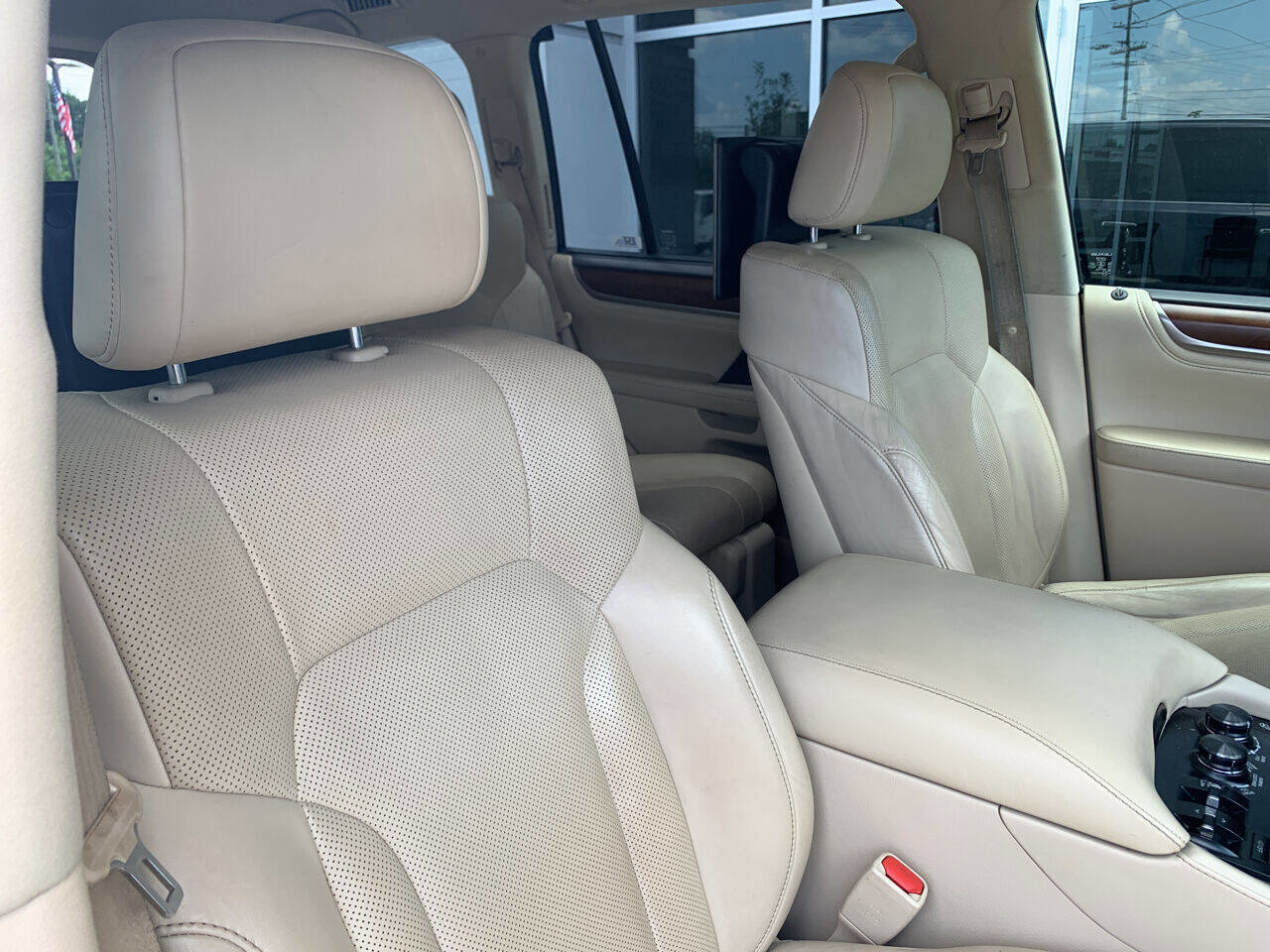 Used 2018 Lexus LX 570 4WD image 21