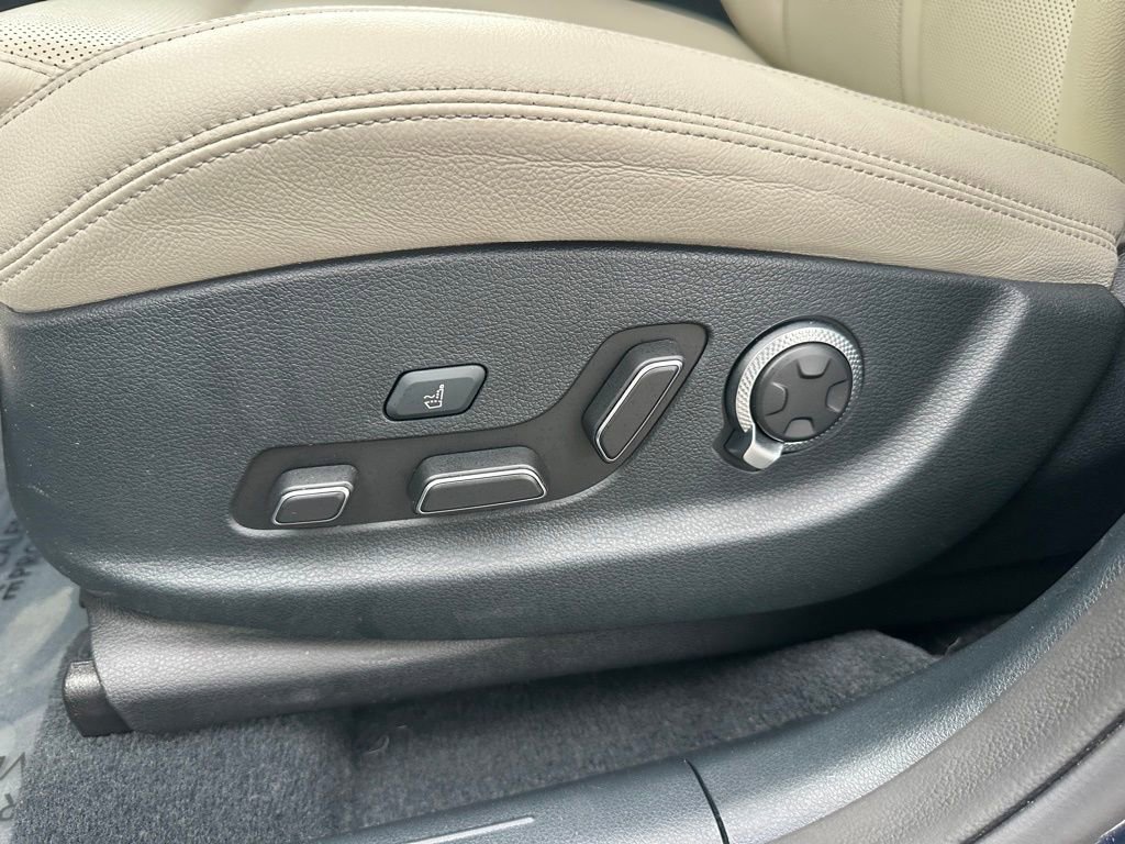 Used 2025 Genesis Electrified GV70 Advanced image 17