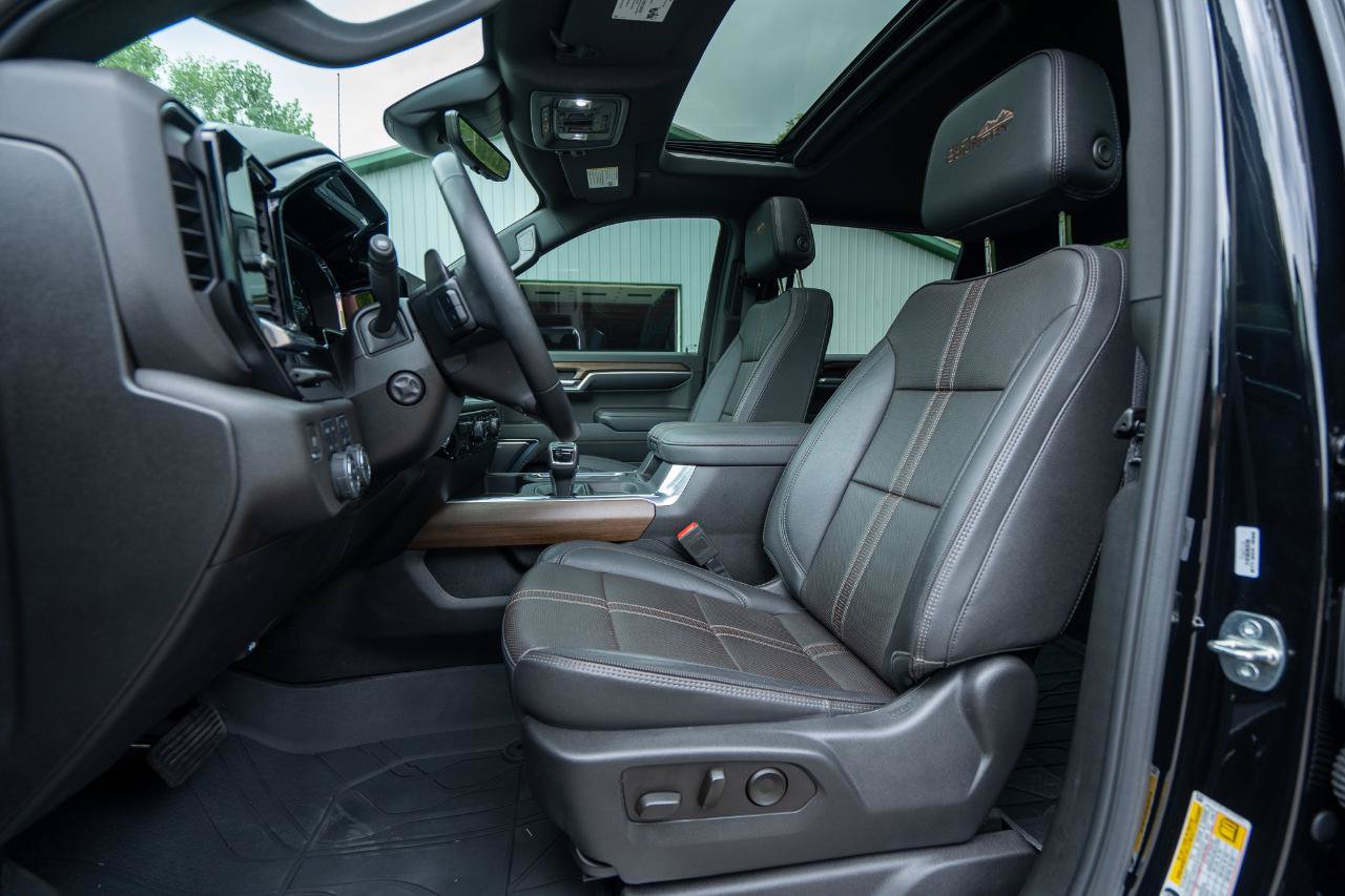 Used 2023 Chevrolet Silverado 1500 High Country w/ High Country Premium Package AWD/4WD image 14
