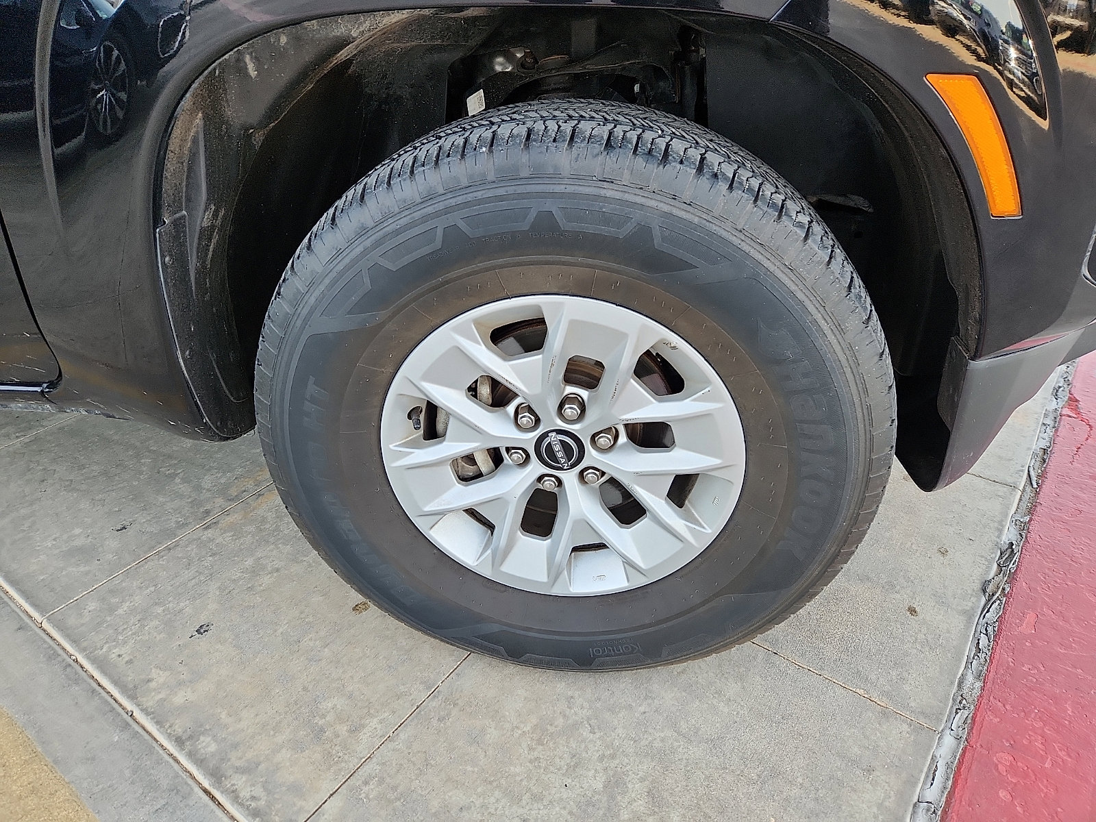 Used 2024 Nissan Frontier SV image 9