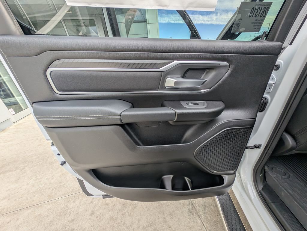 New 2026 RAM 1500 4x4 Crew Cab image 39