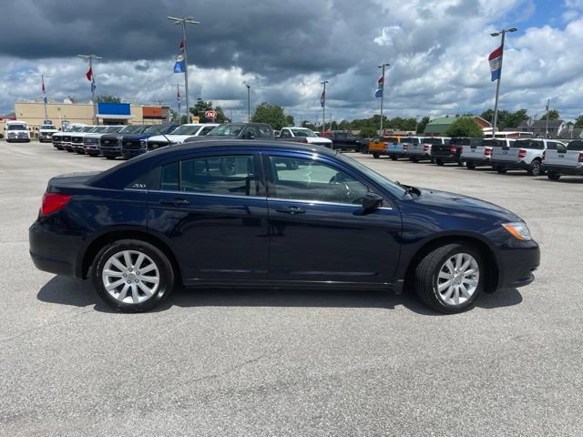 Used 2011 Chrysler 200 Touring FWD image 11
