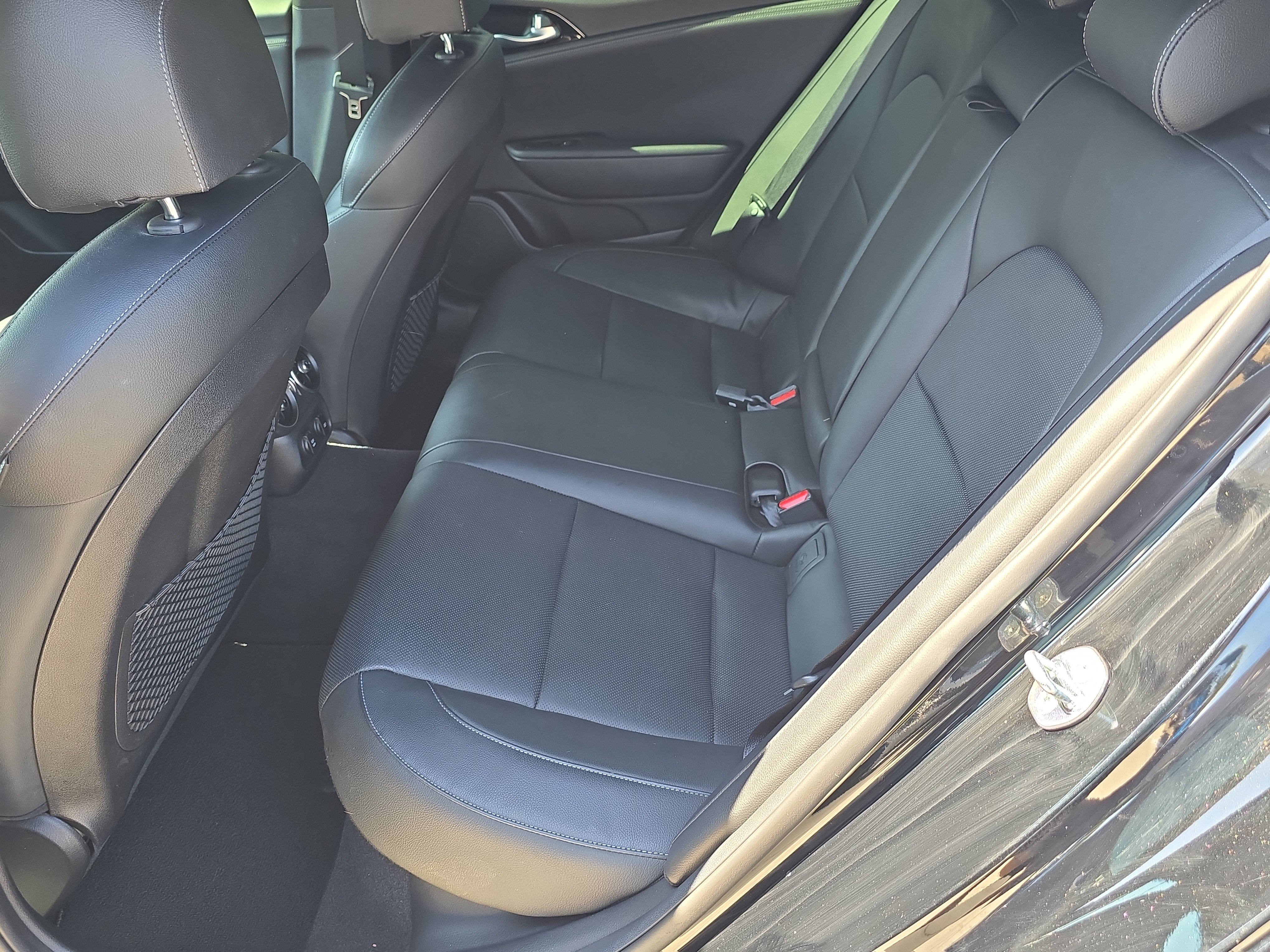 Certified 2022 Kia Stinger GT-Line RWD image 16