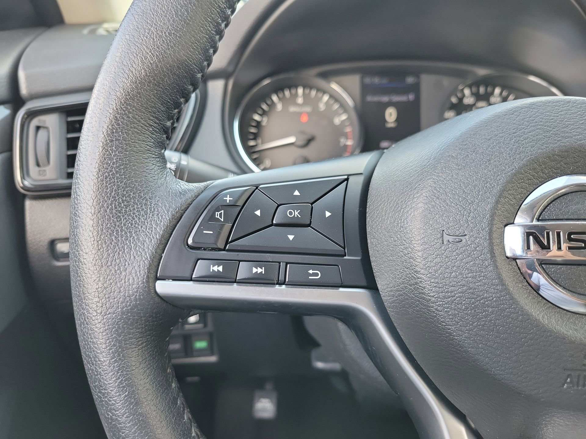 Used 2019 Nissan Rogue S w/ Special Edition Package FWD image 29
