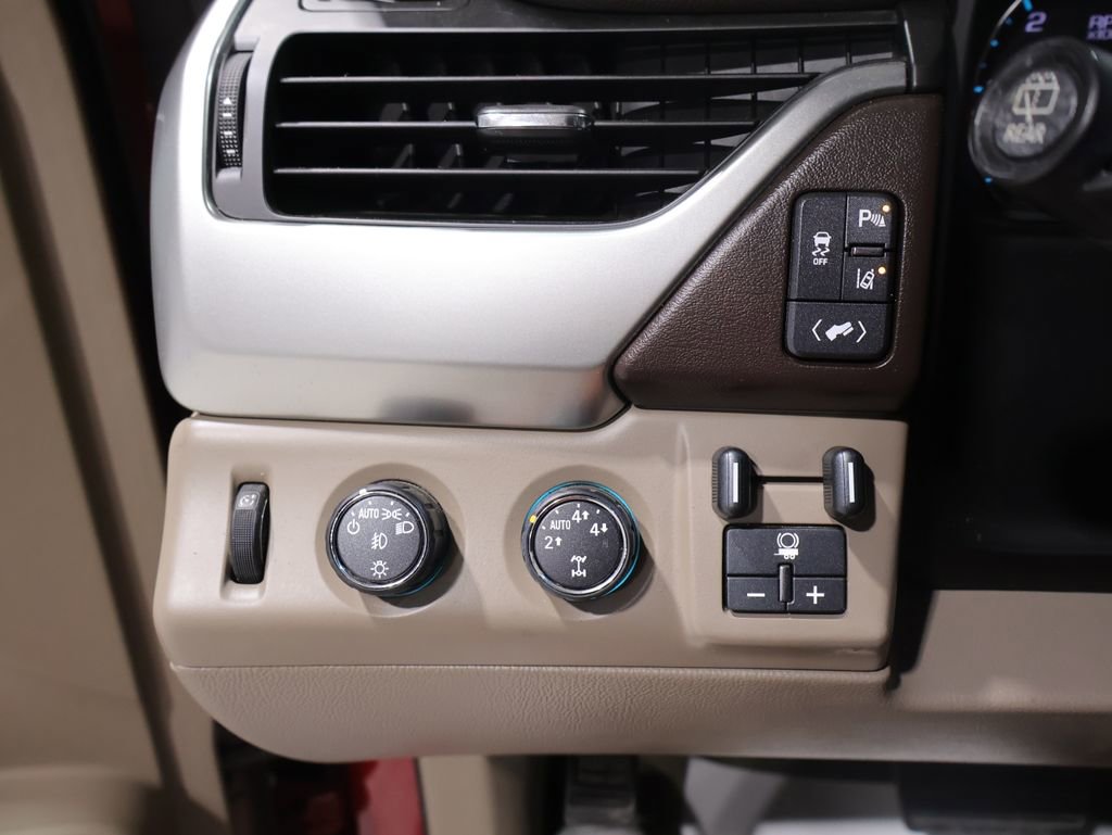 Used 2015 Chevrolet Suburban LTZ AWD/4WD image 35