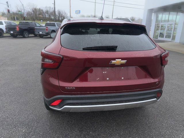 Used 2025 Chevrolet Trax LT w/ LT Convenience Package image 17