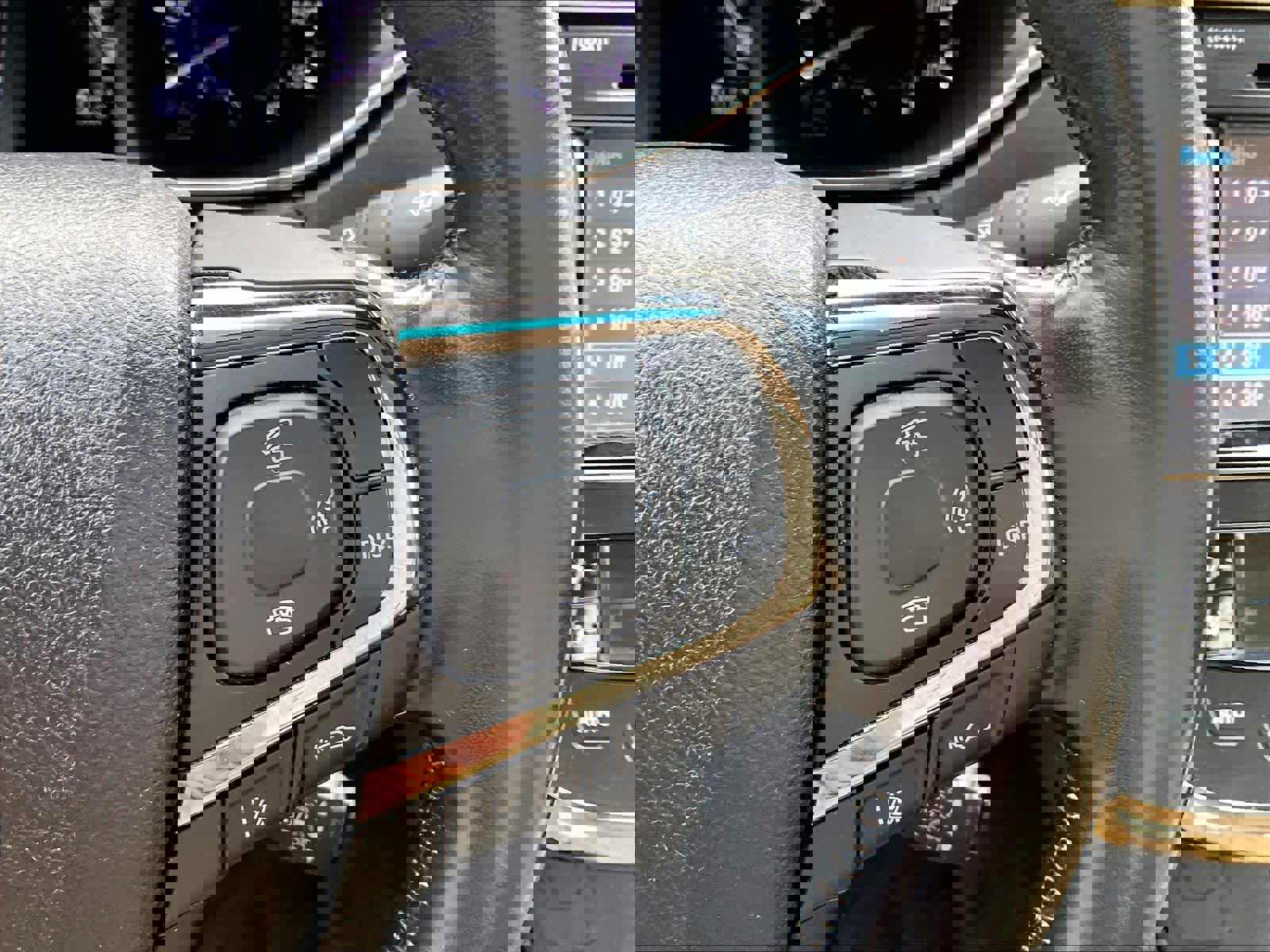 Used 2018 Toyota Avalon Limited image 24