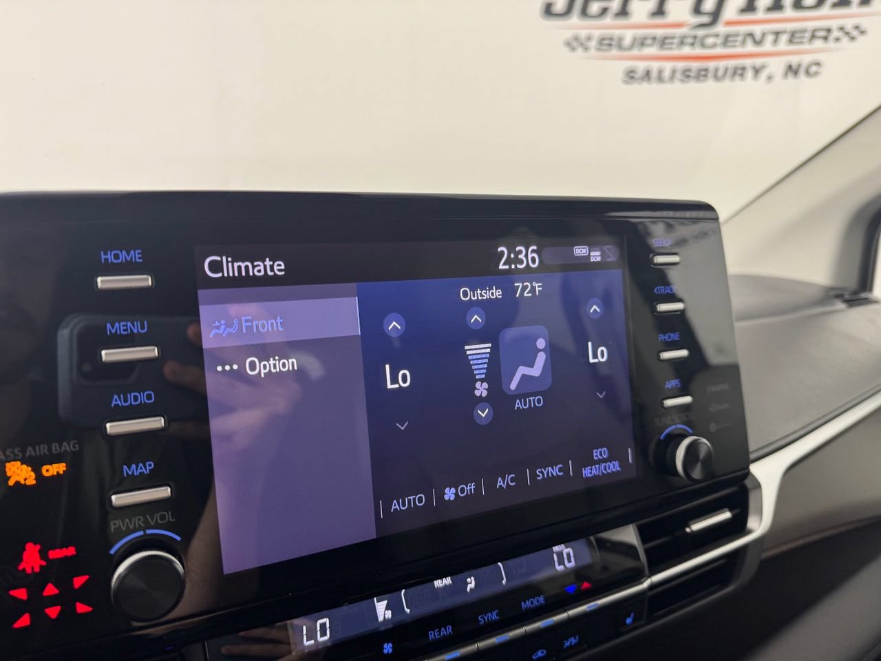 Used 2023 Toyota Sienna XLE FWD image 19