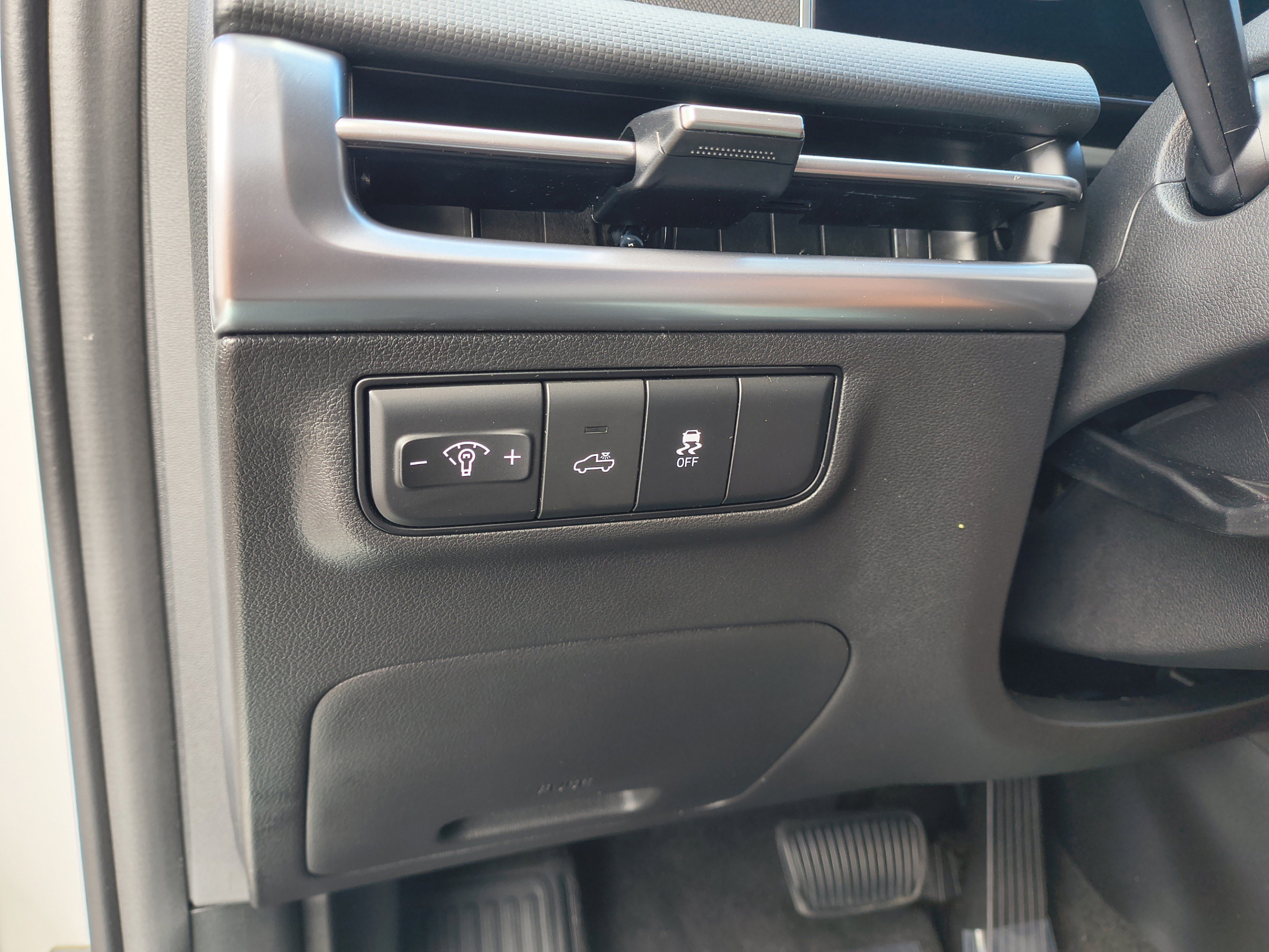 Certified 2025 Hyundai Santa Cruz SEL FWD image 26