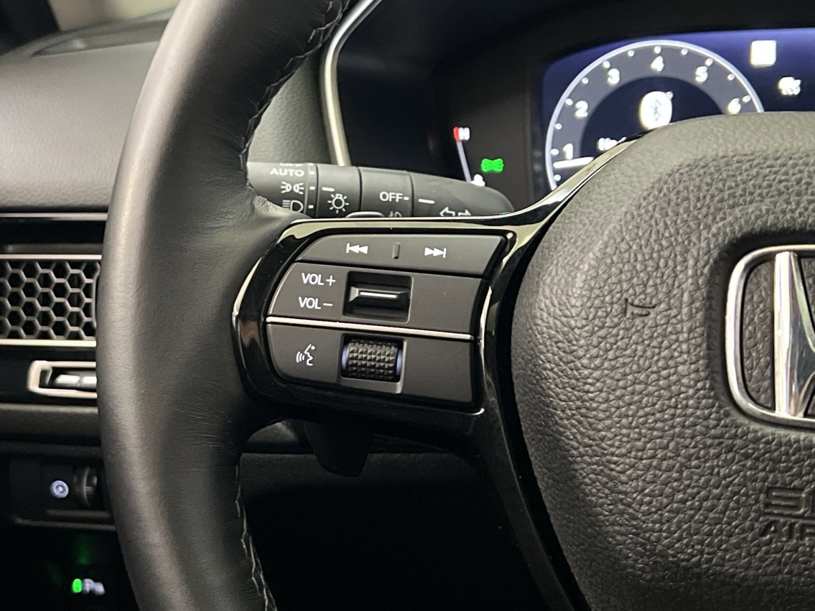 Used 2023 Honda Civic Touring image 32