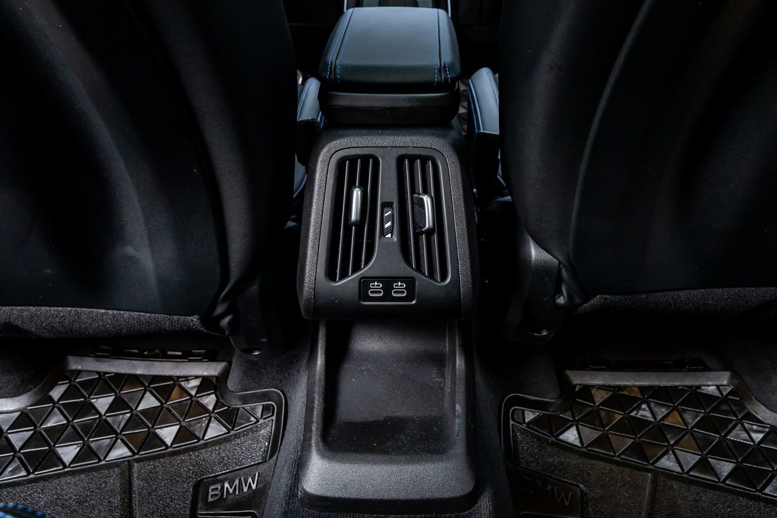 Used 2025 BMW X1 M35i w/ Premium Package image 28