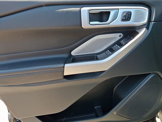 Used 2024 Ford Explorer Limited w/ Limited Technology Package RWD image 12