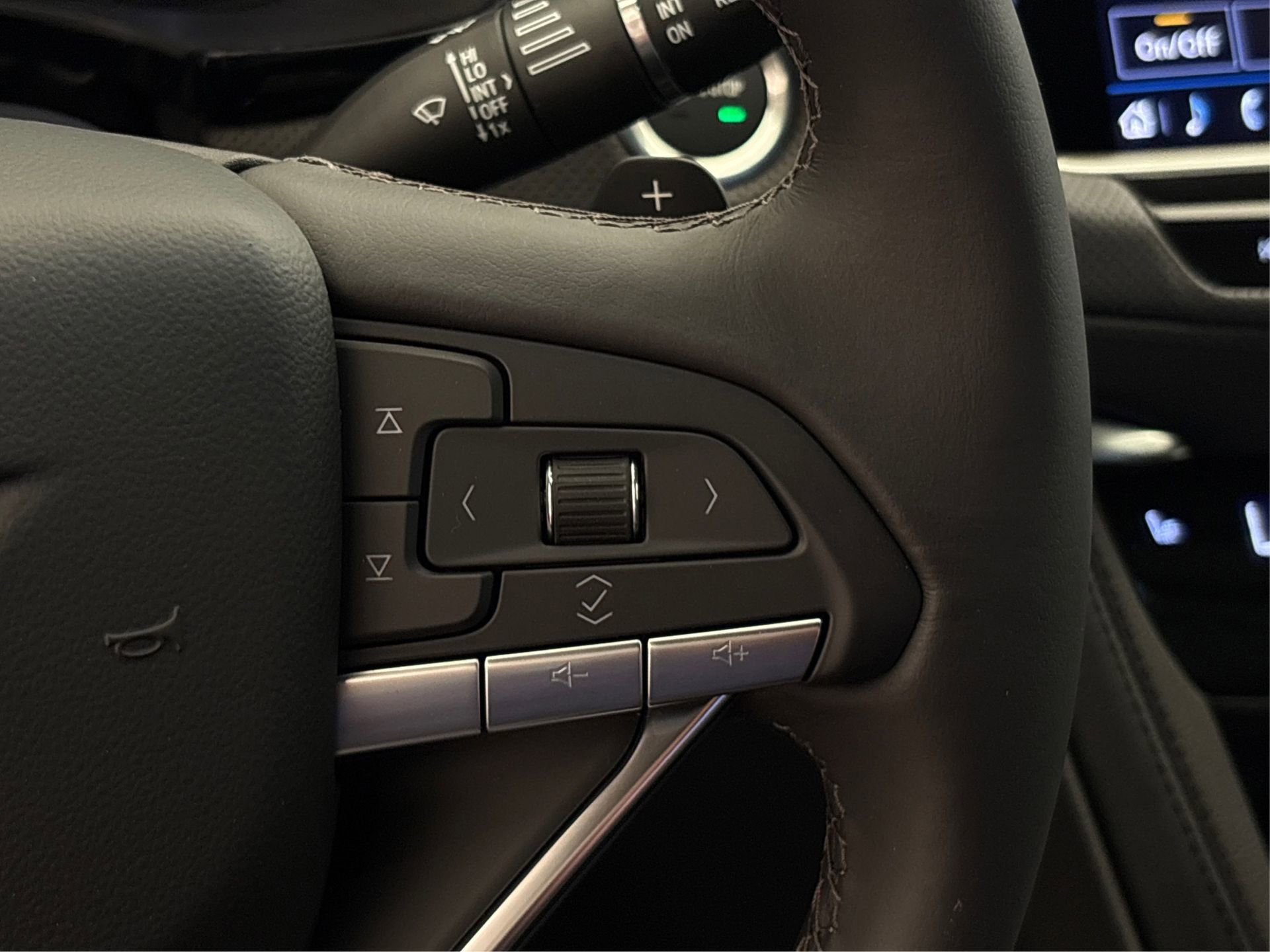 New 2025 Cadillac XT6 Luxury image 30