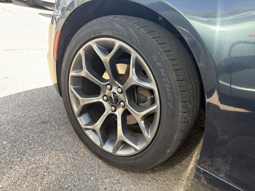 Used 2018 Chrysler 300 Touring w/ Sport Appearance Package image 12