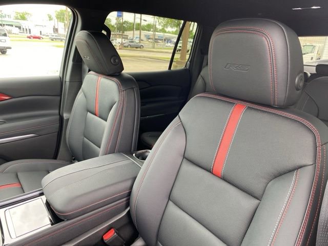New 2026 Chevrolet Traverse RS w/ LPO, Floor Liner Package FWD image 14