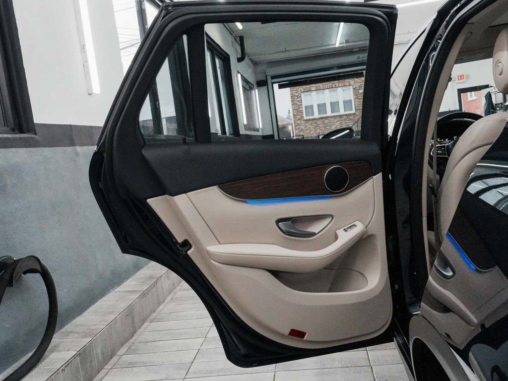 Used 2022 Mercedes-Benz GLC 300 4MATIC image 13