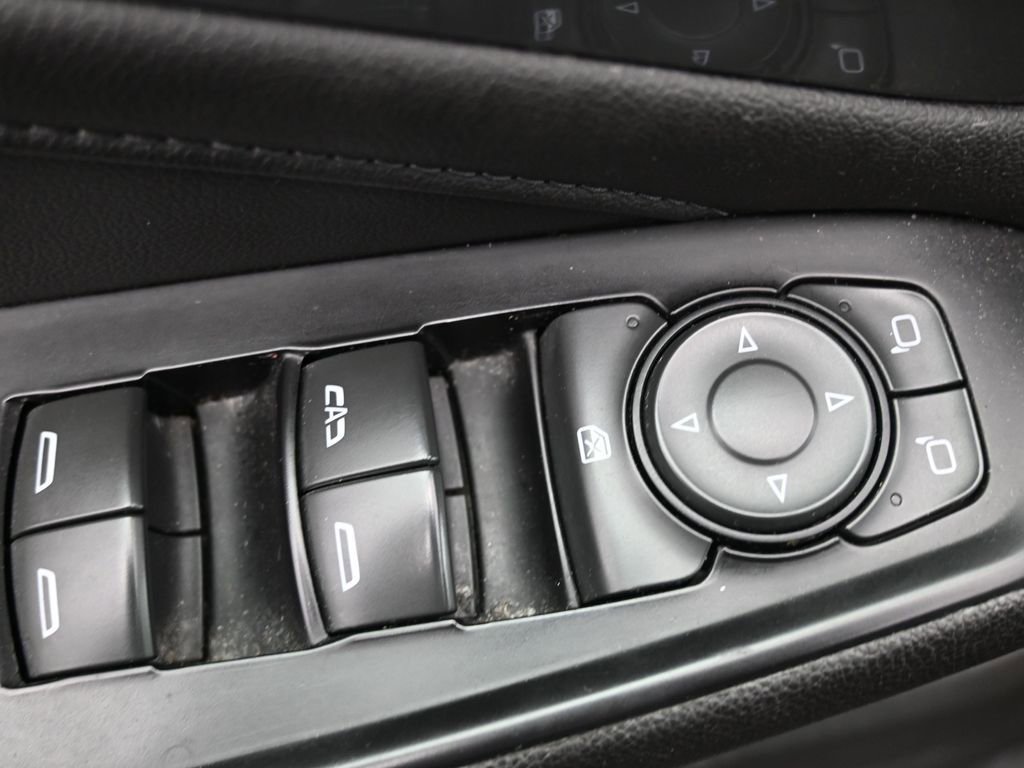 Used 2023 Chevrolet Traverse LT image 18