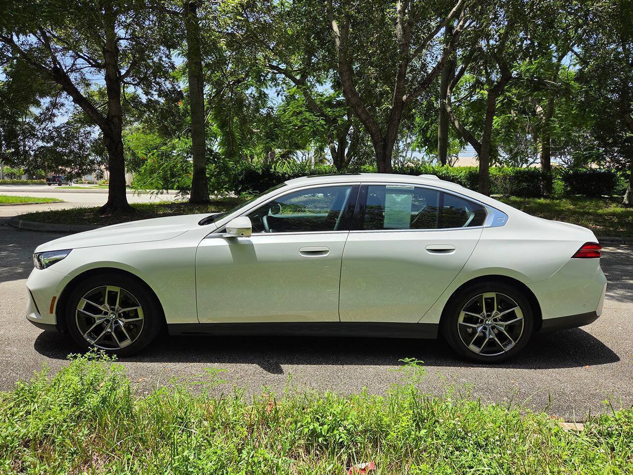 Used 2026 BMW 530i xDrive AWD/4WD image 8