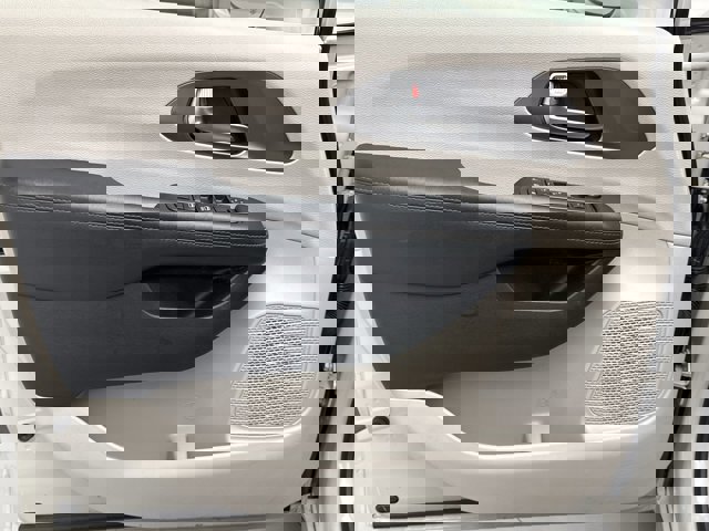 Used 2020 Chrysler Pacifica Touring image 9