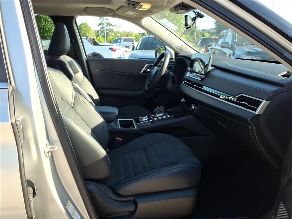 Used 2023 Mitsubishi Outlander 4WD Plug-In Hybrid image 17
