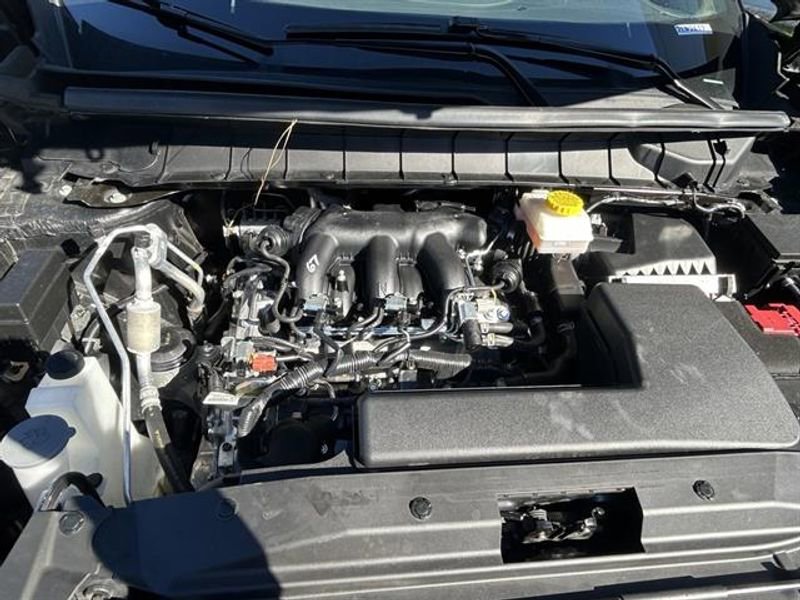 Used 2025 Nissan Pathfinder SV image 30