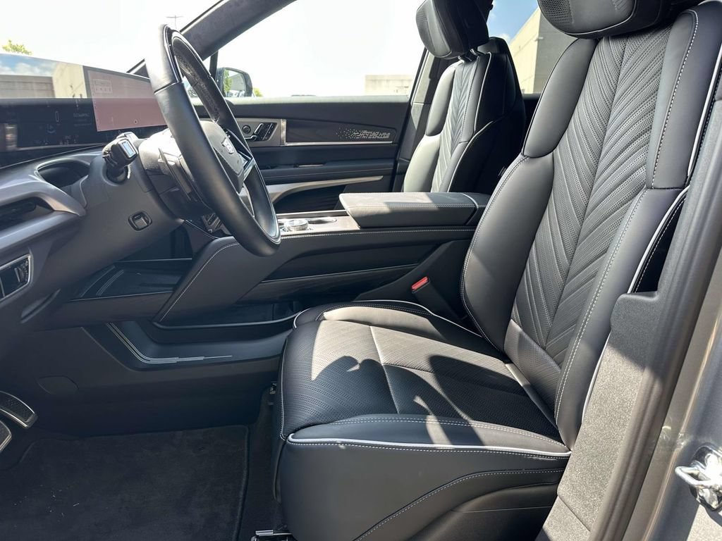 Certified 2026 Cadillac Vistiq Platinum w/ LPO, Floor Liner Package AWD/4WD image 6