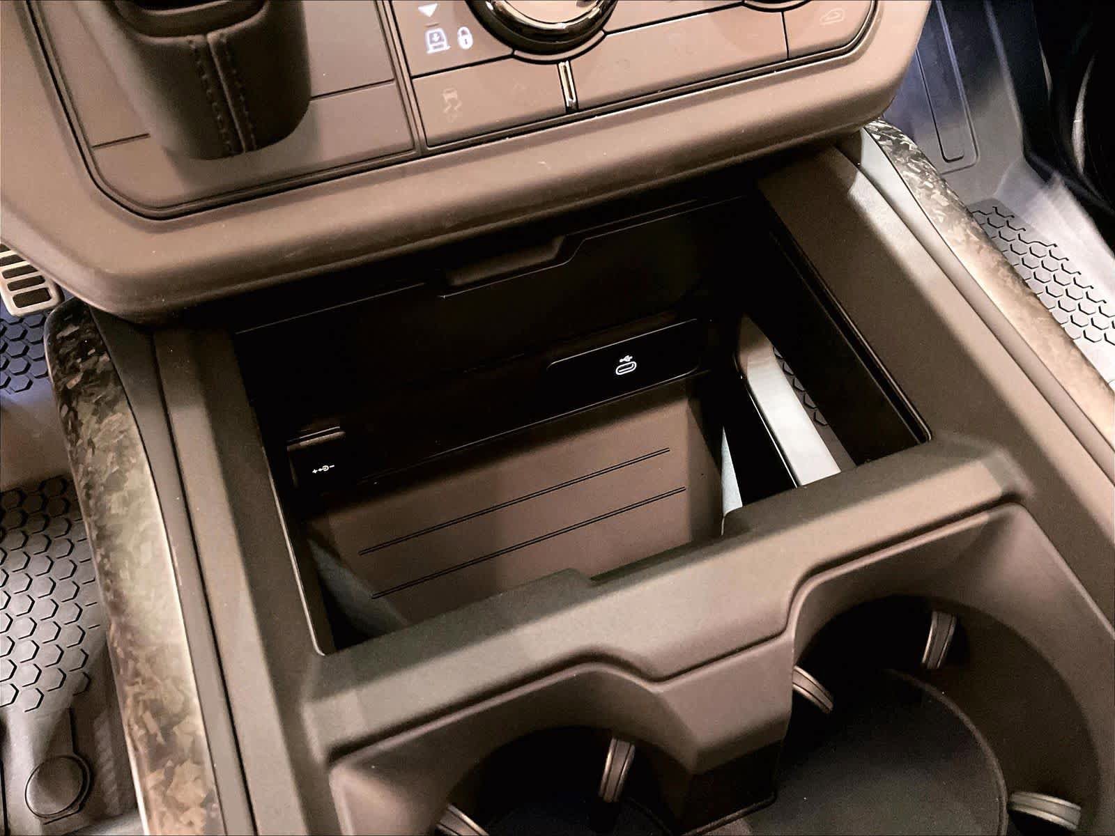 New 2026 Land Rover Defender 110 OCTA image 22