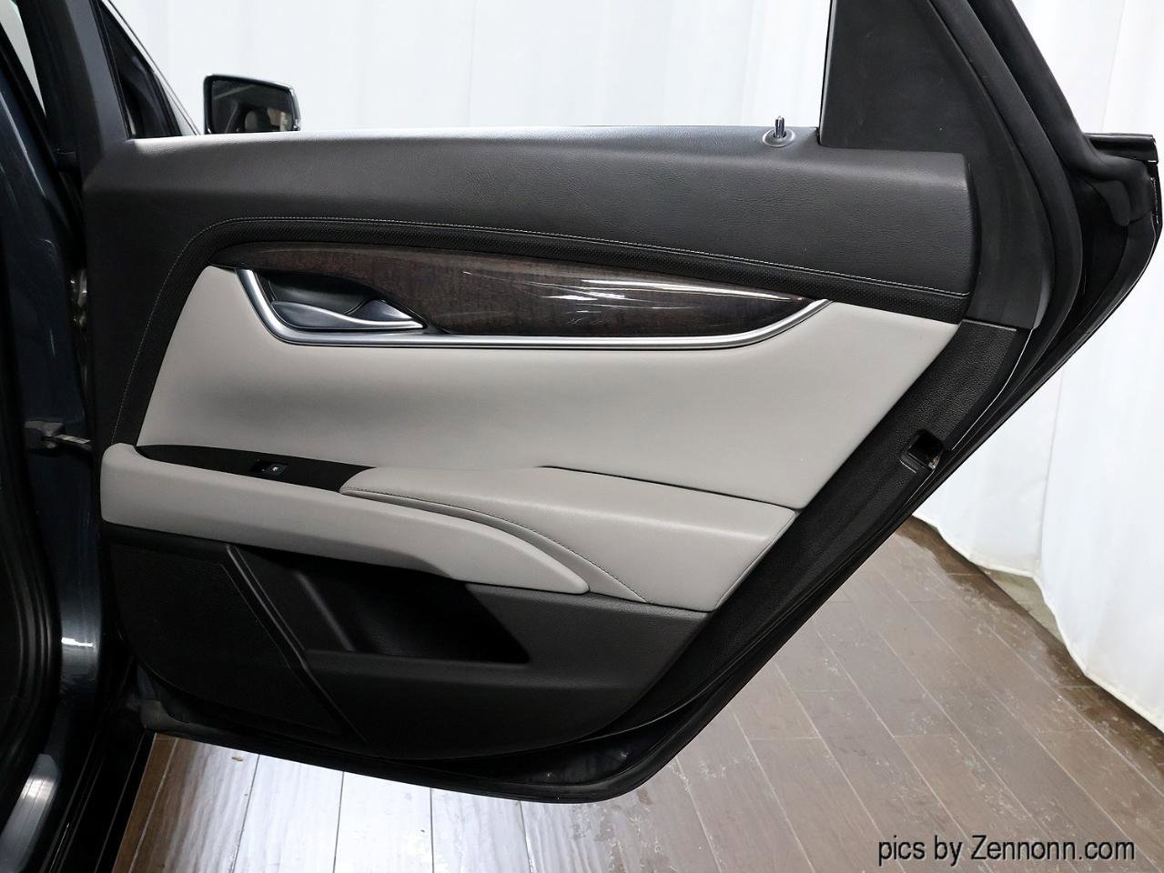 Used 2013 Cadillac XTS Luxury FWD image 30