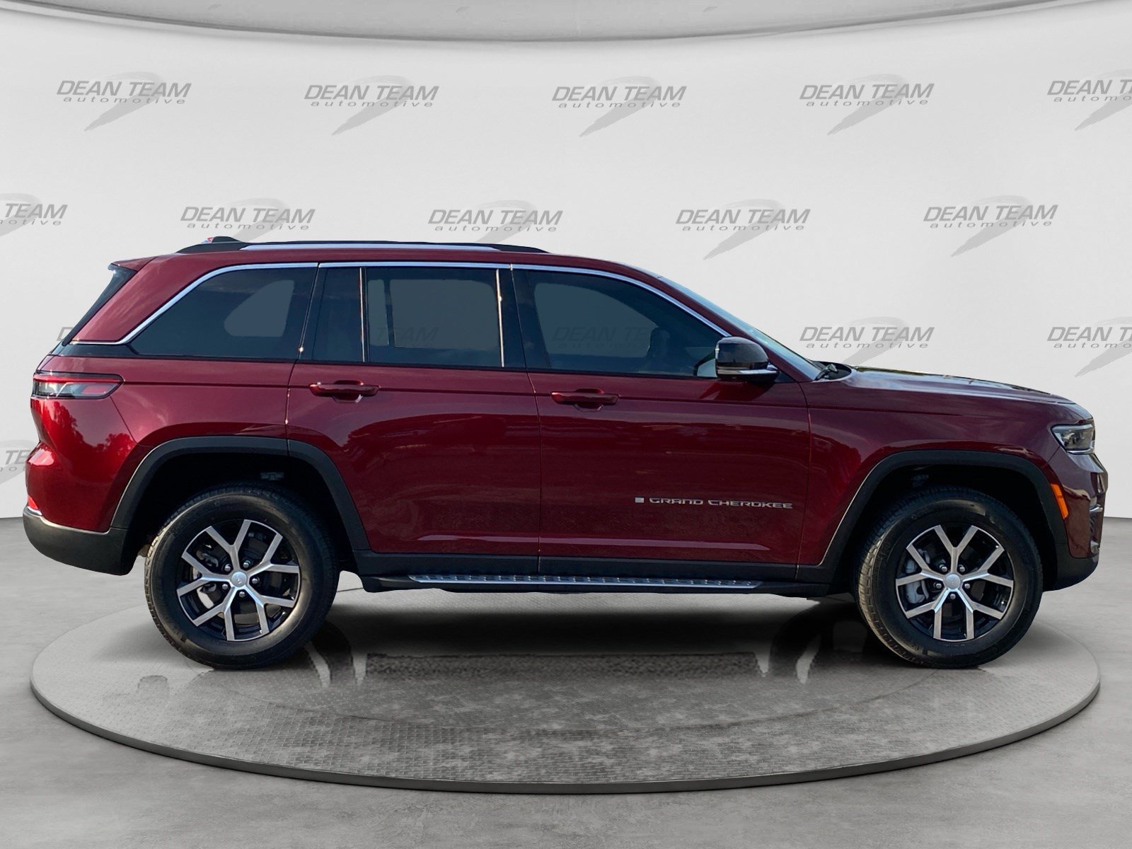 Used 2023 Jeep Grand Cherokee Limited w/ Luxury Tech Group II AWD/4WD image 9
