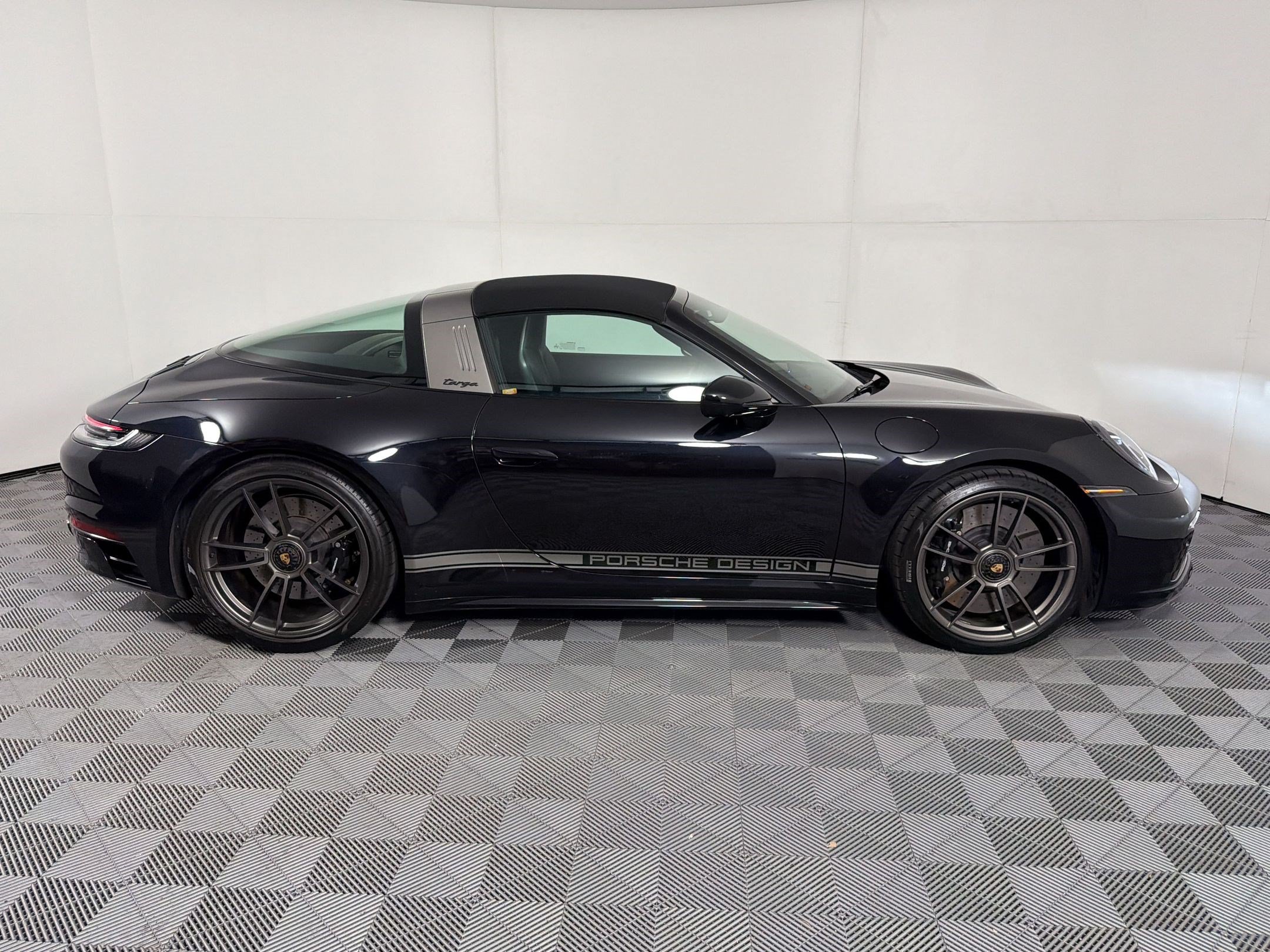 Certified 2023 Porsche 911 50th Anniversary Edition AWD/4WD image 33