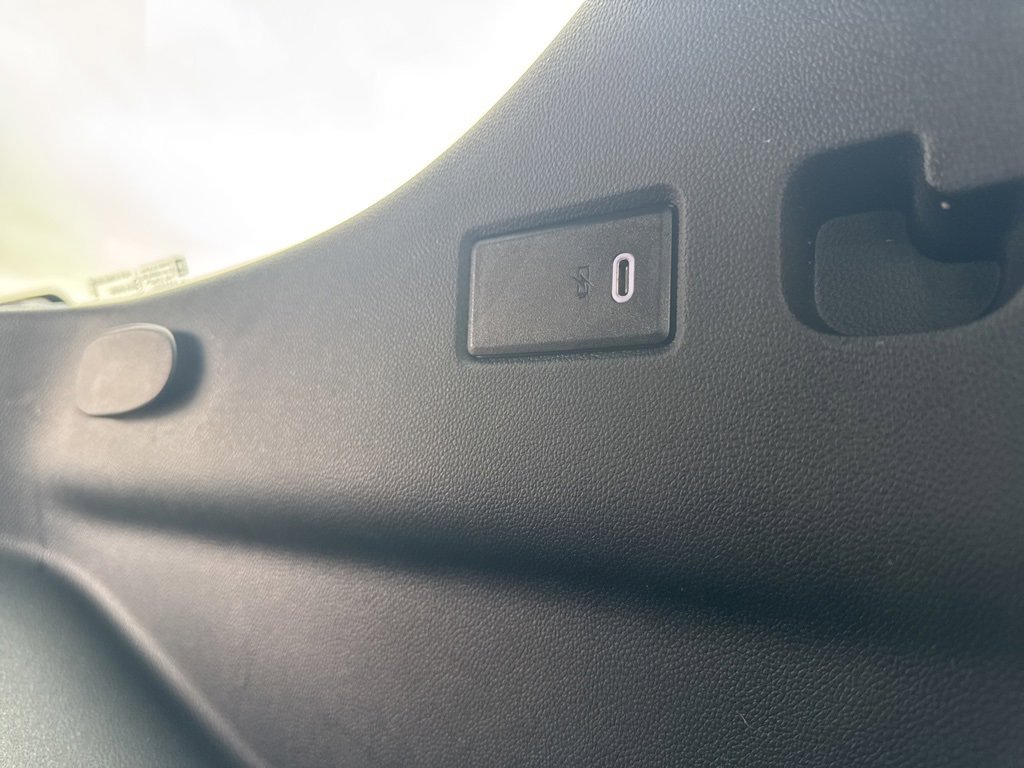 Used 2023 Chevrolet Tahoe Z71 w/ Luxury Package image 38