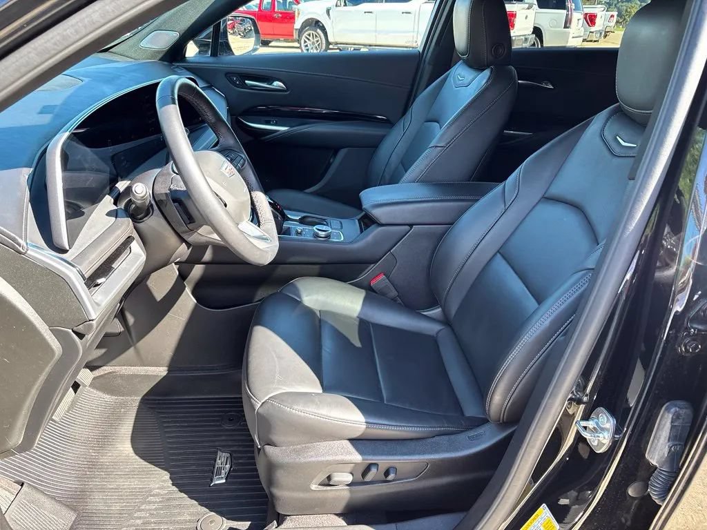 Used 2024 Cadillac XT4 Luxury w/ Cold Weather Package AWD/4WD image 25