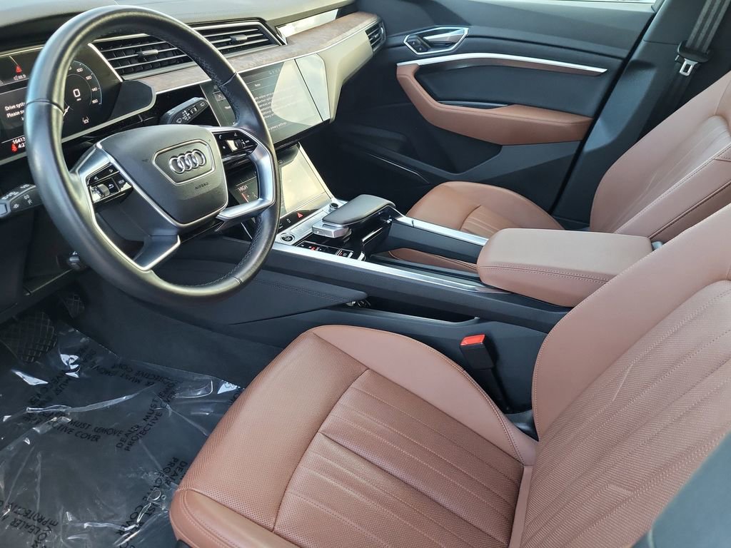 Used 2022 Audi e-tron Premium Plus w/ Premium Plus Package image 12