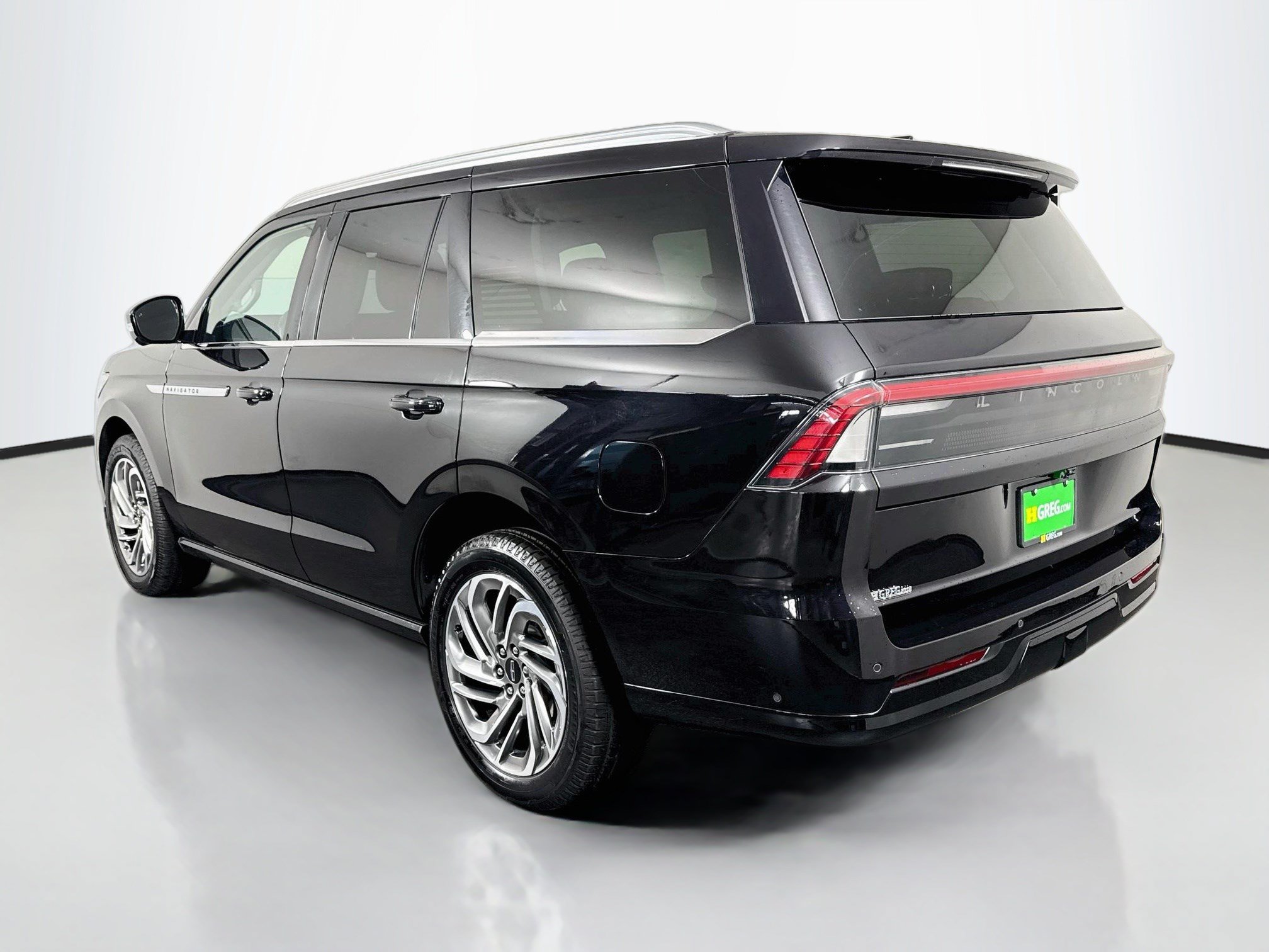 Used 2025 Lincoln Navigator Reserve AWD/4WD image 7