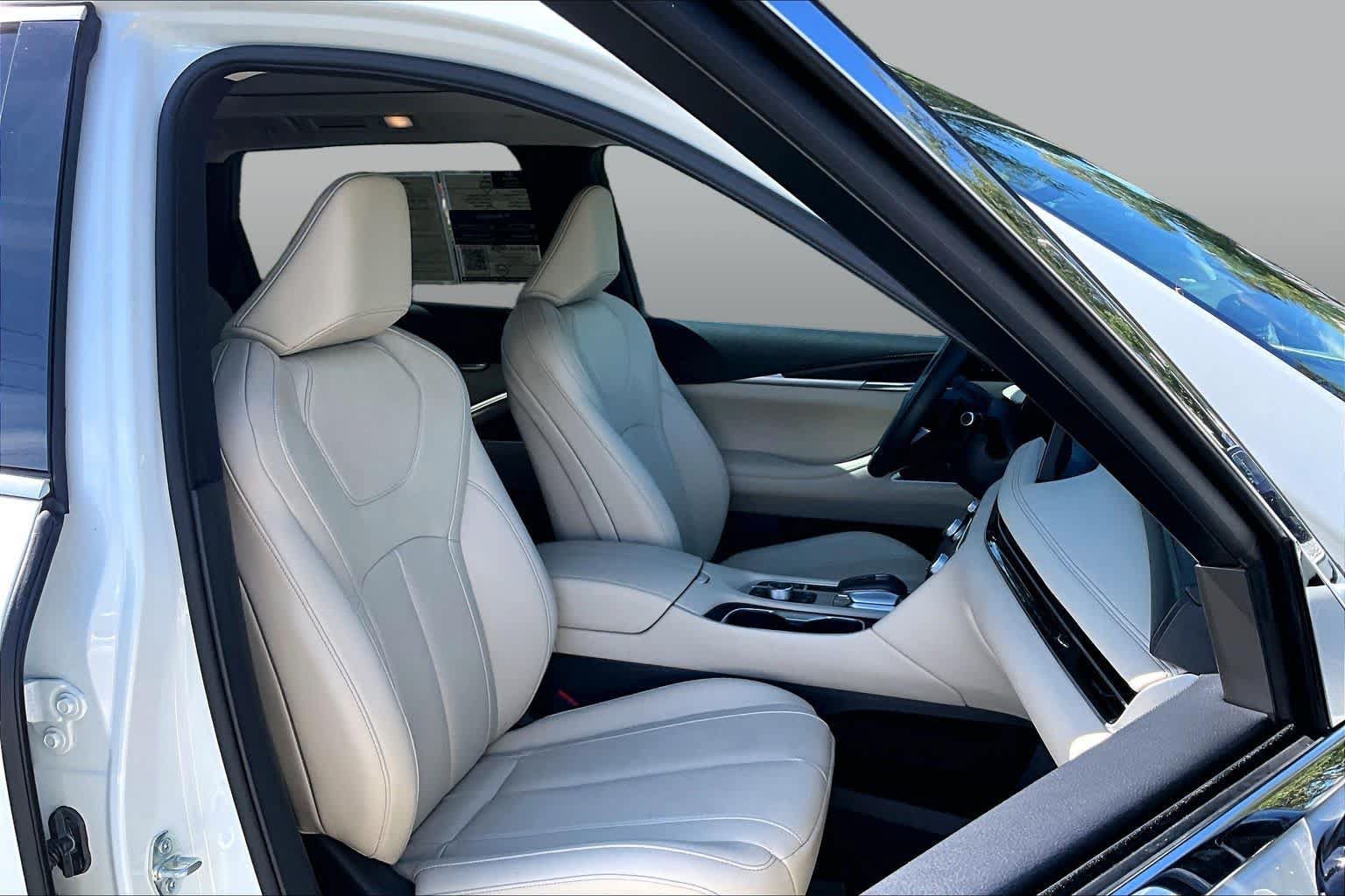 Used 2025 INFINITI QX60 Sensory w/ Vision Package AWD/4WD image 9
