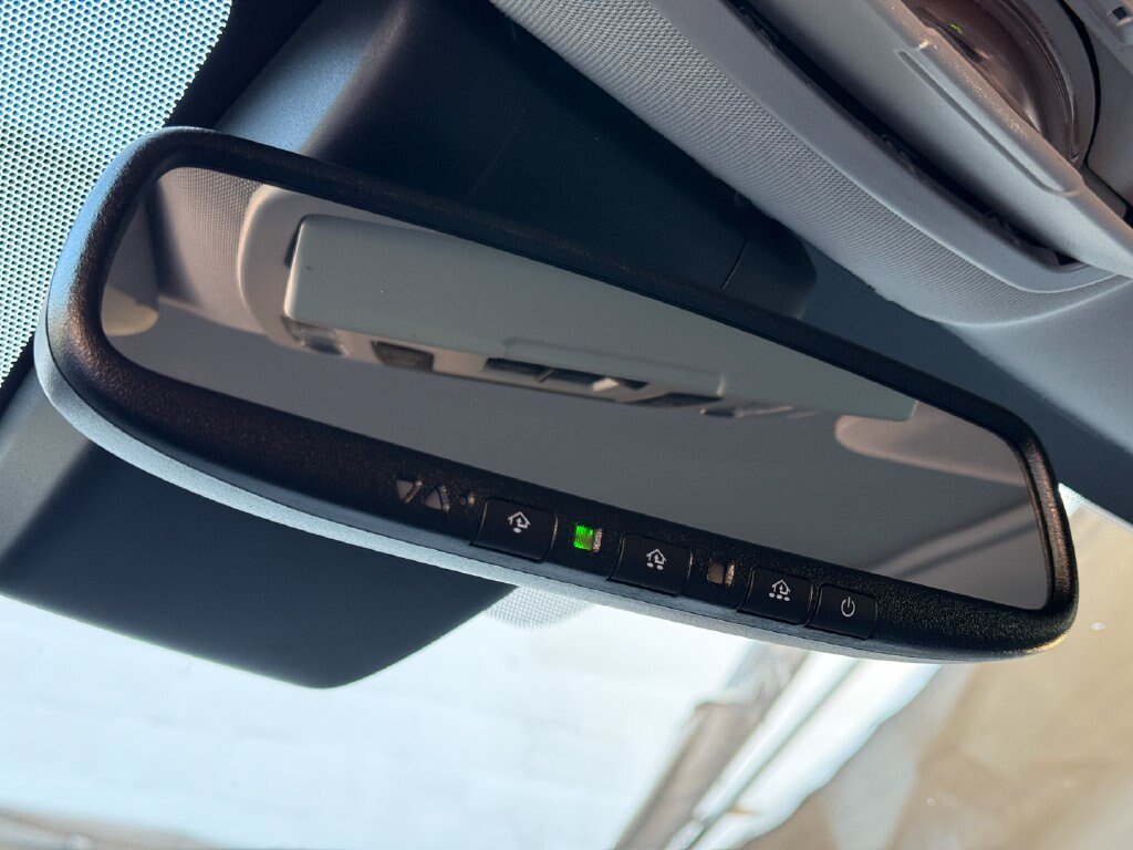 Used 2025 Toyota Sienna XLE FWD image 34